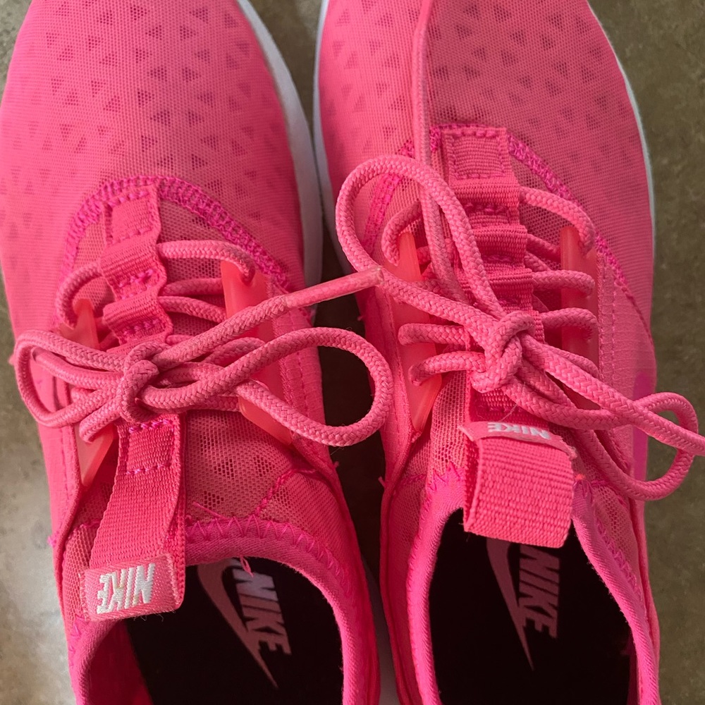 Nike sports shoes